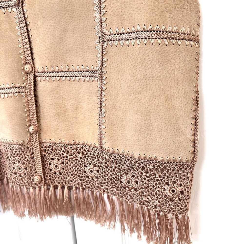 VTG Lisa International Patchwork Suede Crochet Vest Button Fringe Boho Festival - Picture 5 of 8